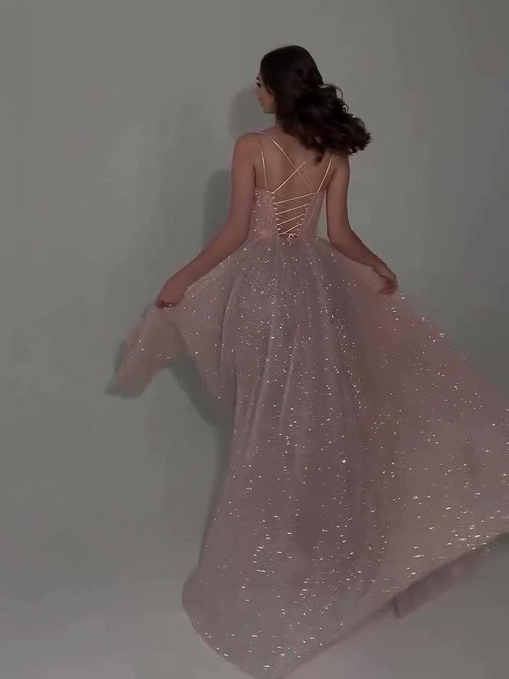 Vestido de noche con lentejuelas y espalda descubierta