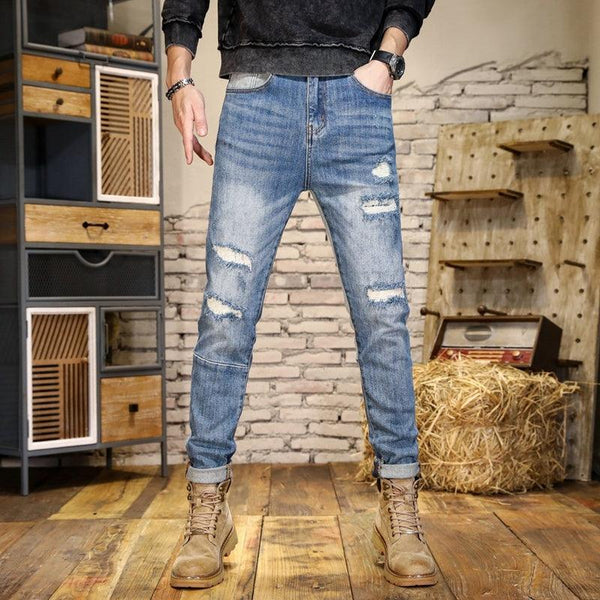 Slim Fit Jeans mit Löchern und Aufnähern in Kontrastfarbe für Herren