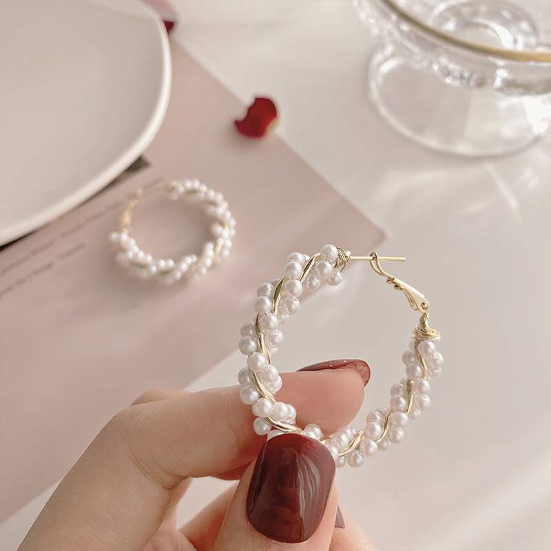 Pearl Circle High-end Exaggerated Earrings - WOMONA.COM