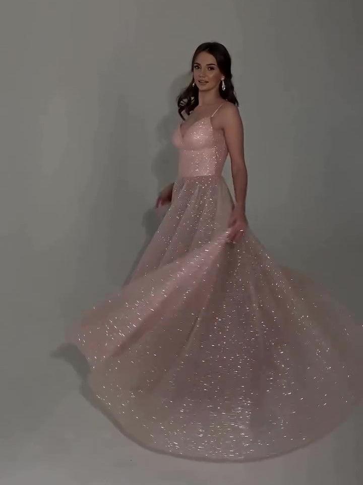 Vestido de noche con lentejuelas y espalda descubierta