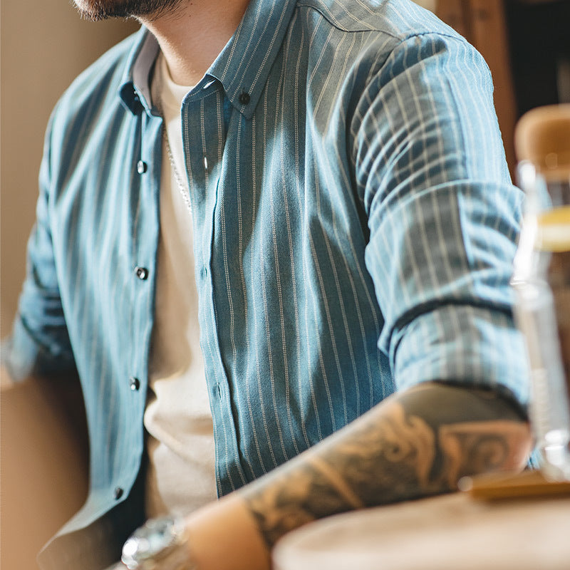 Camisa de rayas verticales en azul cepillado retro americano de Madden Workwear Merchant