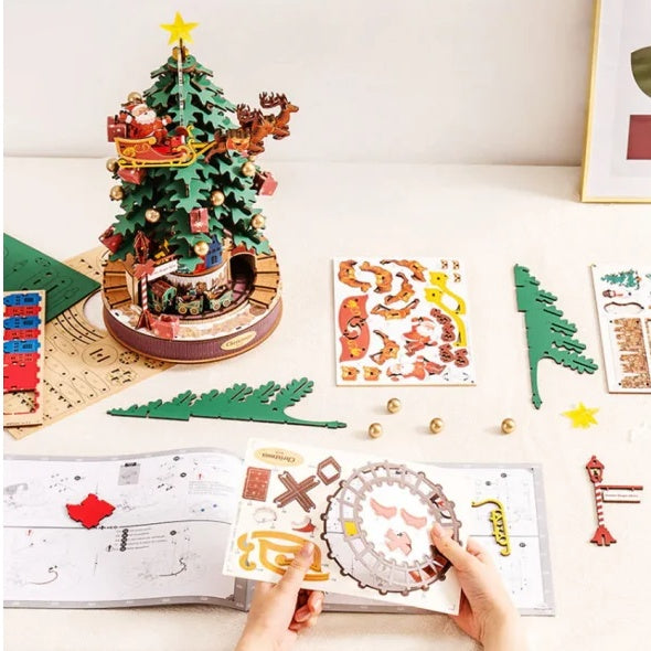 Caja de música de madera con melodía de árbol de Navidad