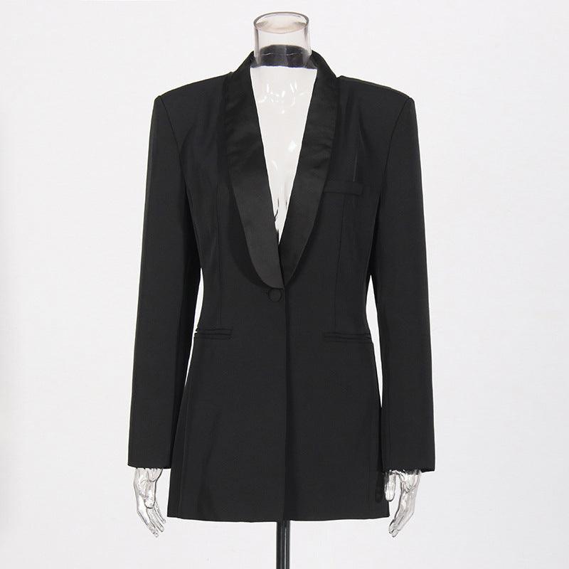 Black single-breasted suit blazer with long sleeves and notched lapels