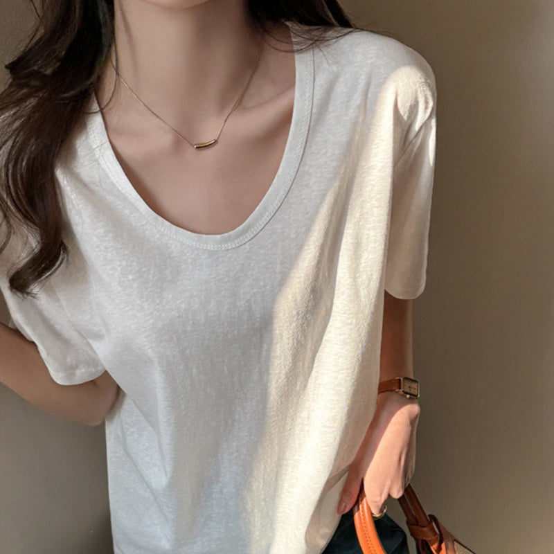 Women's white V-neck short-sleeve loose-fit T-shirt, relaxed drape