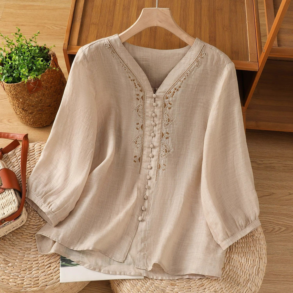 Vintage embroidered half-sleeve top, light beige, embroidered vertical placket and loose sleeves