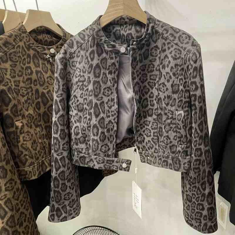 Short leopard print coat, gray with snap front and stand collar