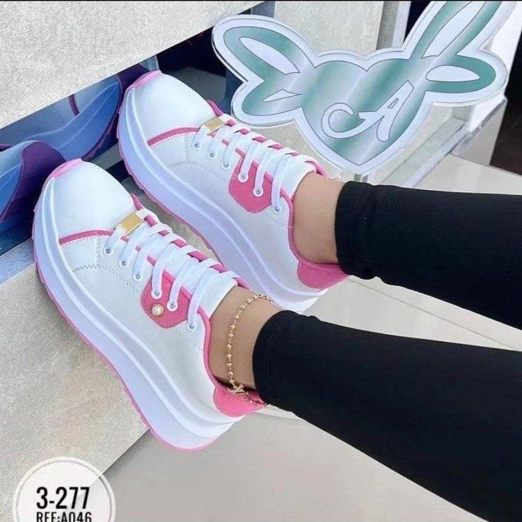 Women’s platform lace-up shoes in white with pink eyelets and trim