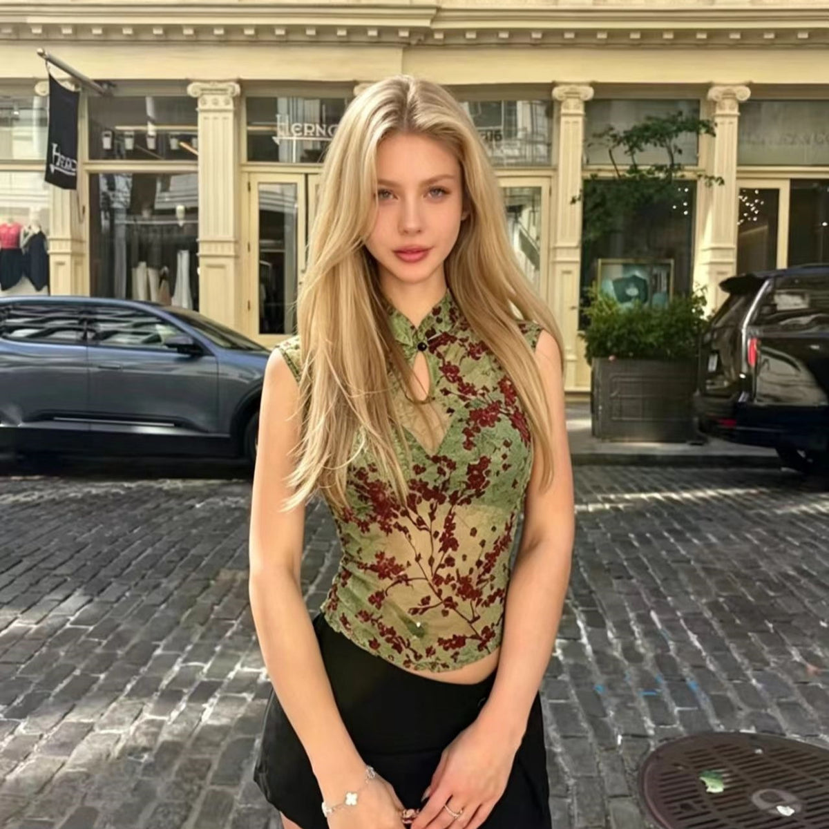 Green sheer floral sleeveless slim-fit t-shirt with cheongsam collar and front button details