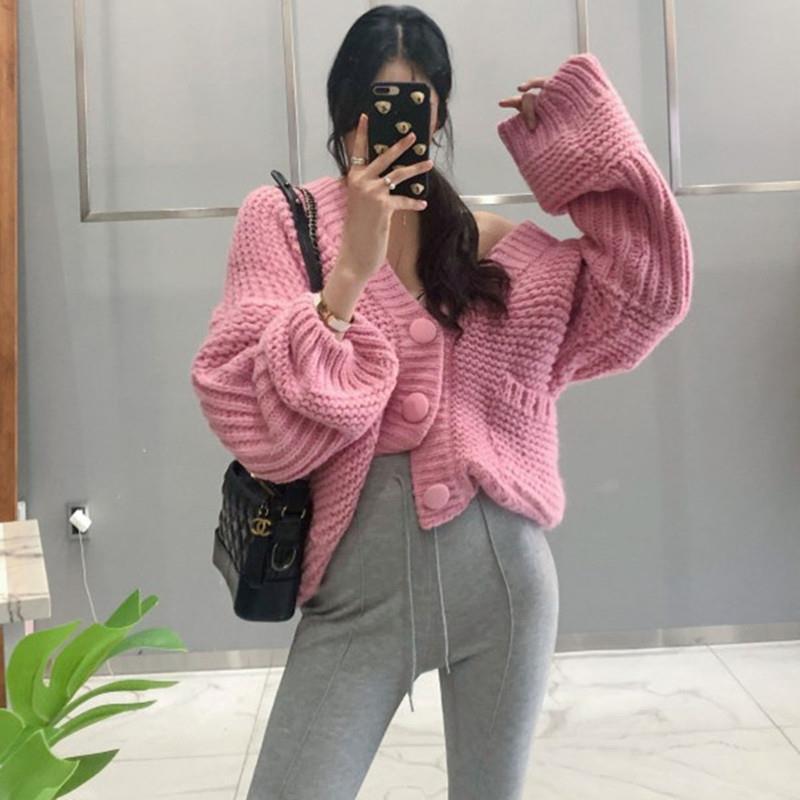 Women's Wear A Sweater Jacket Over Thick Stick Lantern-Sleeve