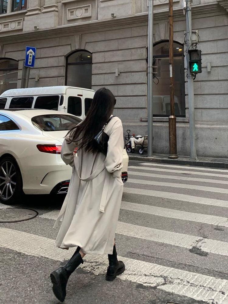 Mid-length off-white wool coat with belt tie and long sleeves