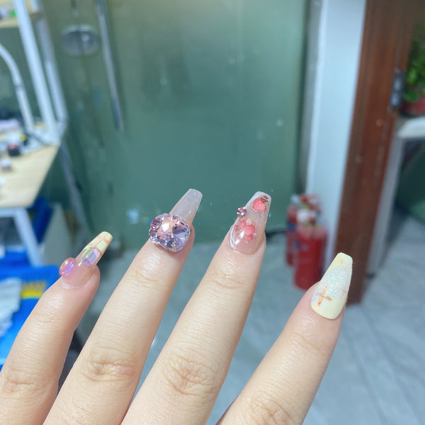 Fake Nails Patch Can Be Taken With Sweet Pet Rabbit - WOMONA.COM