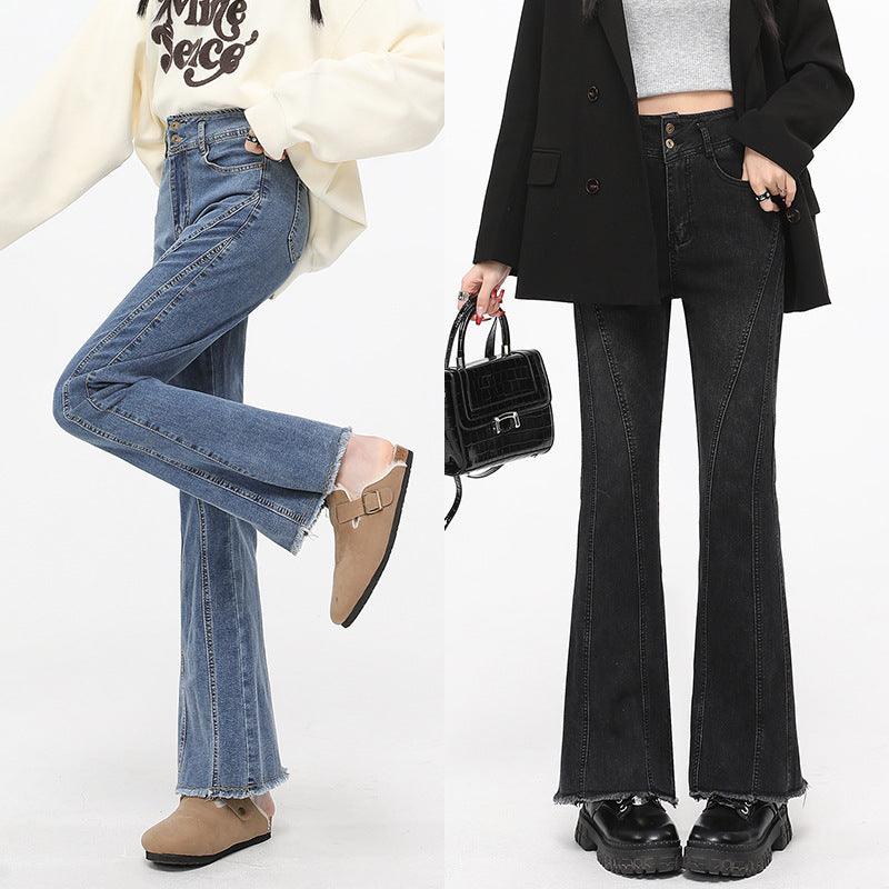 High-waist slim jeans in light blue and black, flared hems and front pockets