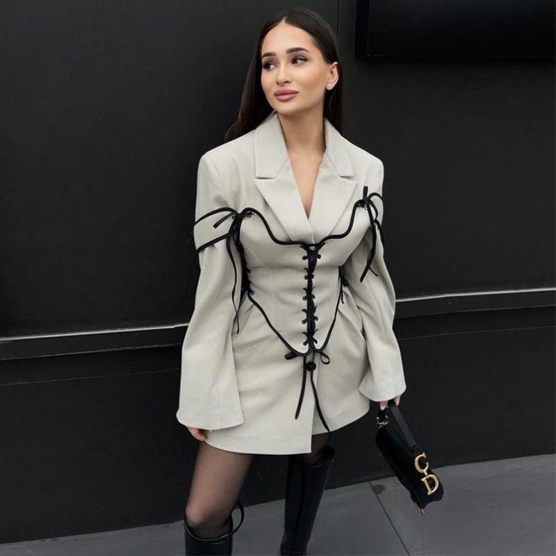 Off-white woolen long-sleeve coat with V-neck suit collar and black lace-up trim