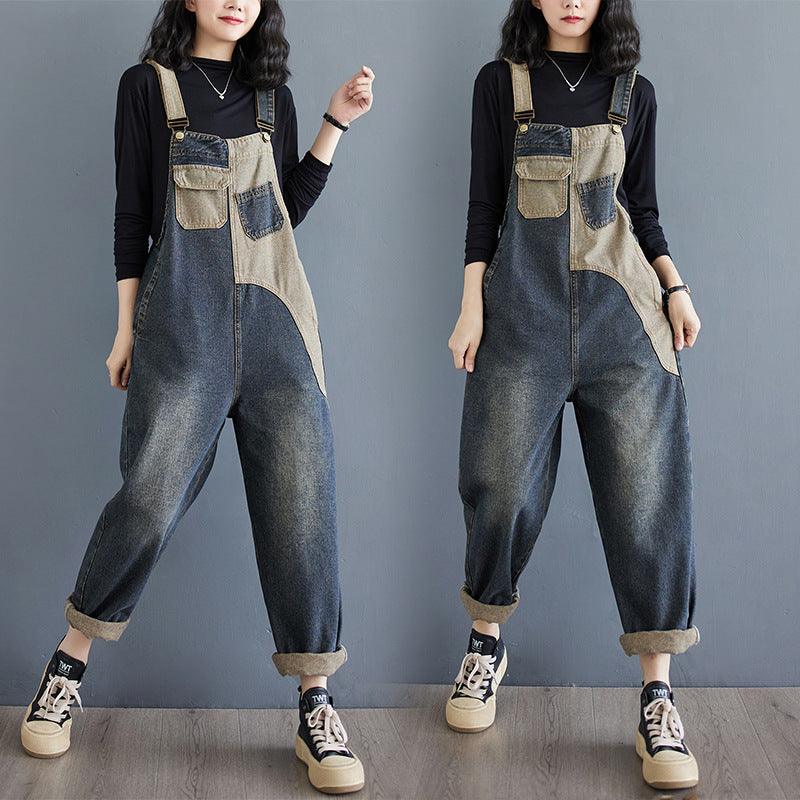 Loose denim suspender pants in dark blue with beige patch pockets and adjustable straps