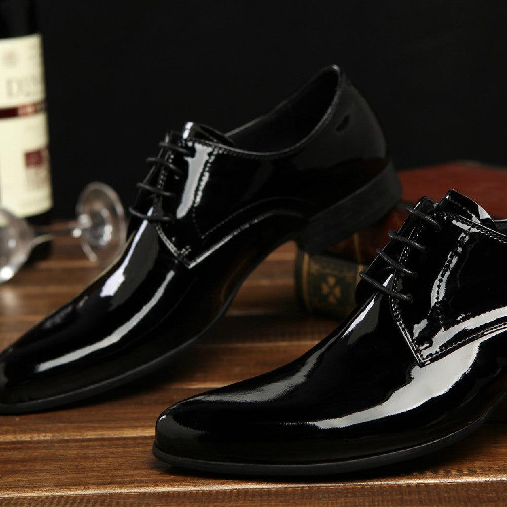 Black pointed-toe lace-up low-top leather shoes, glossy finish, side view