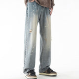 Herren-Jeans mit geradem Bein und wassergewaschenem Loch