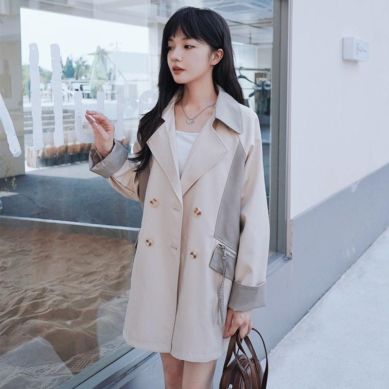 Cream short trench coat, notch collar, double-breasted buttons, flap pockets, long sleeves
