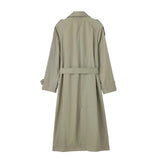 Zweireihiger Trenchcoat mit Gürtel und Revers