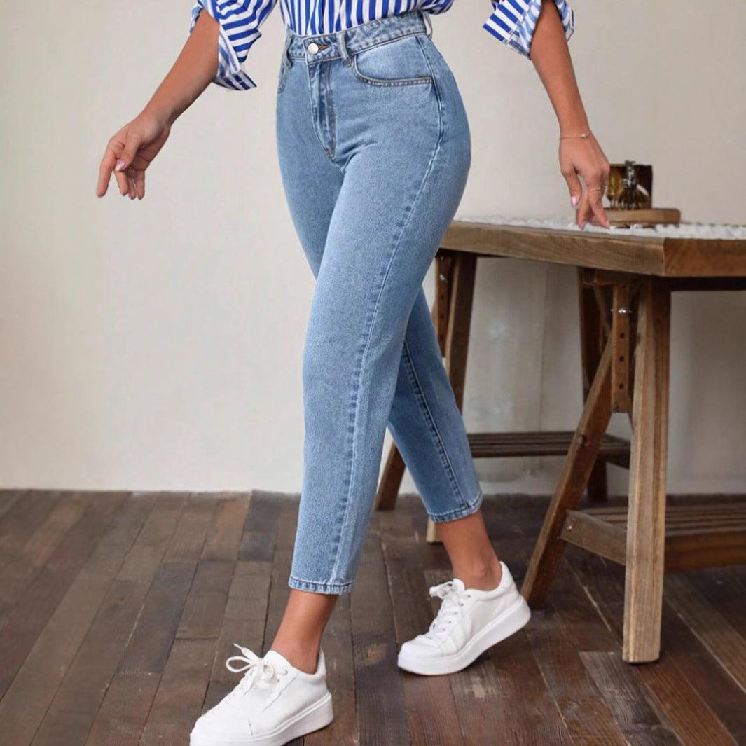 Light blue high-waist skinny jeans with cuffed ankle and five-pocket design