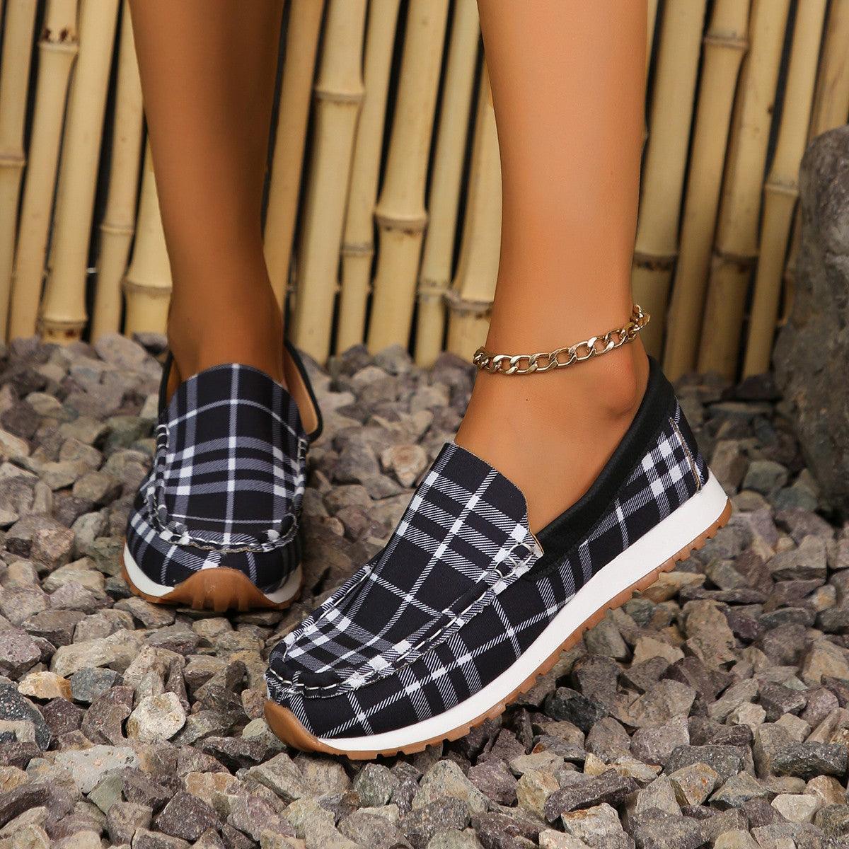 Women's black and white plaid slip-on low-top casual shoes with white rubber sole