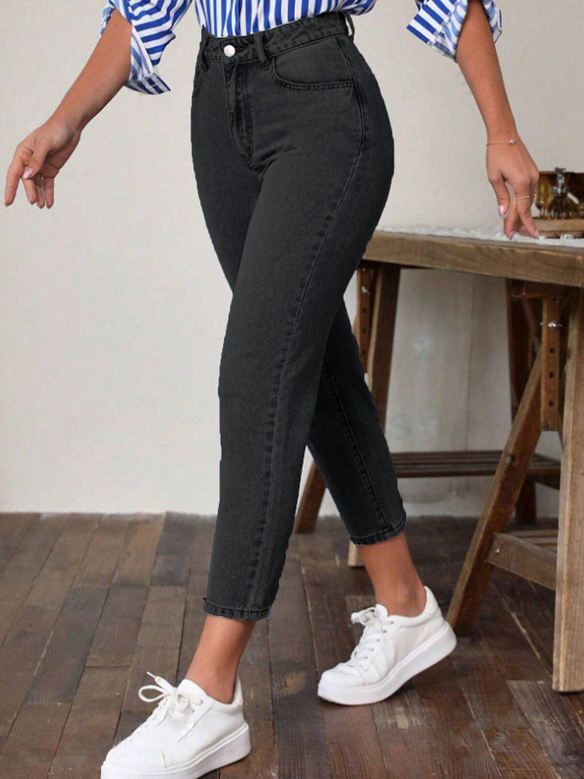 Black high-waist skinny jeans with cuffed ankle, five-pocket styling