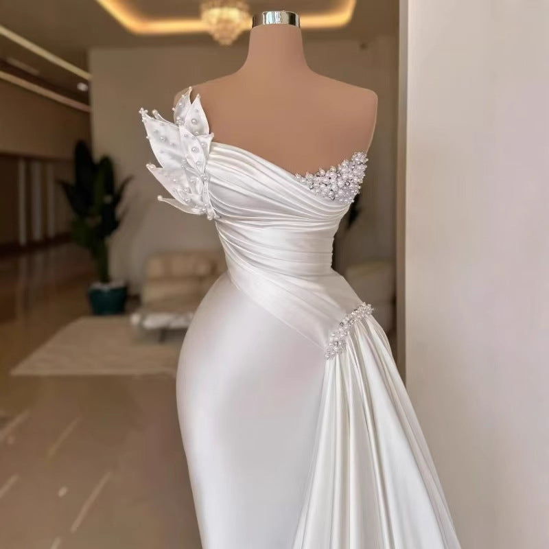 Vestido de novia blanco elegante, de satén, sencillo y ligero