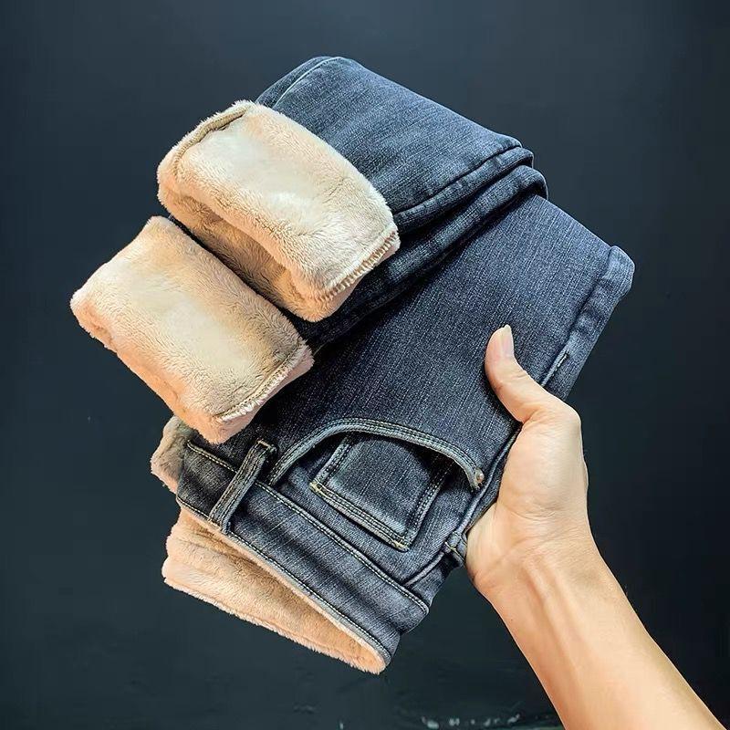 Fleece-lined high-waist slim-fit jeans in dark blue with plush sherpa cuffs