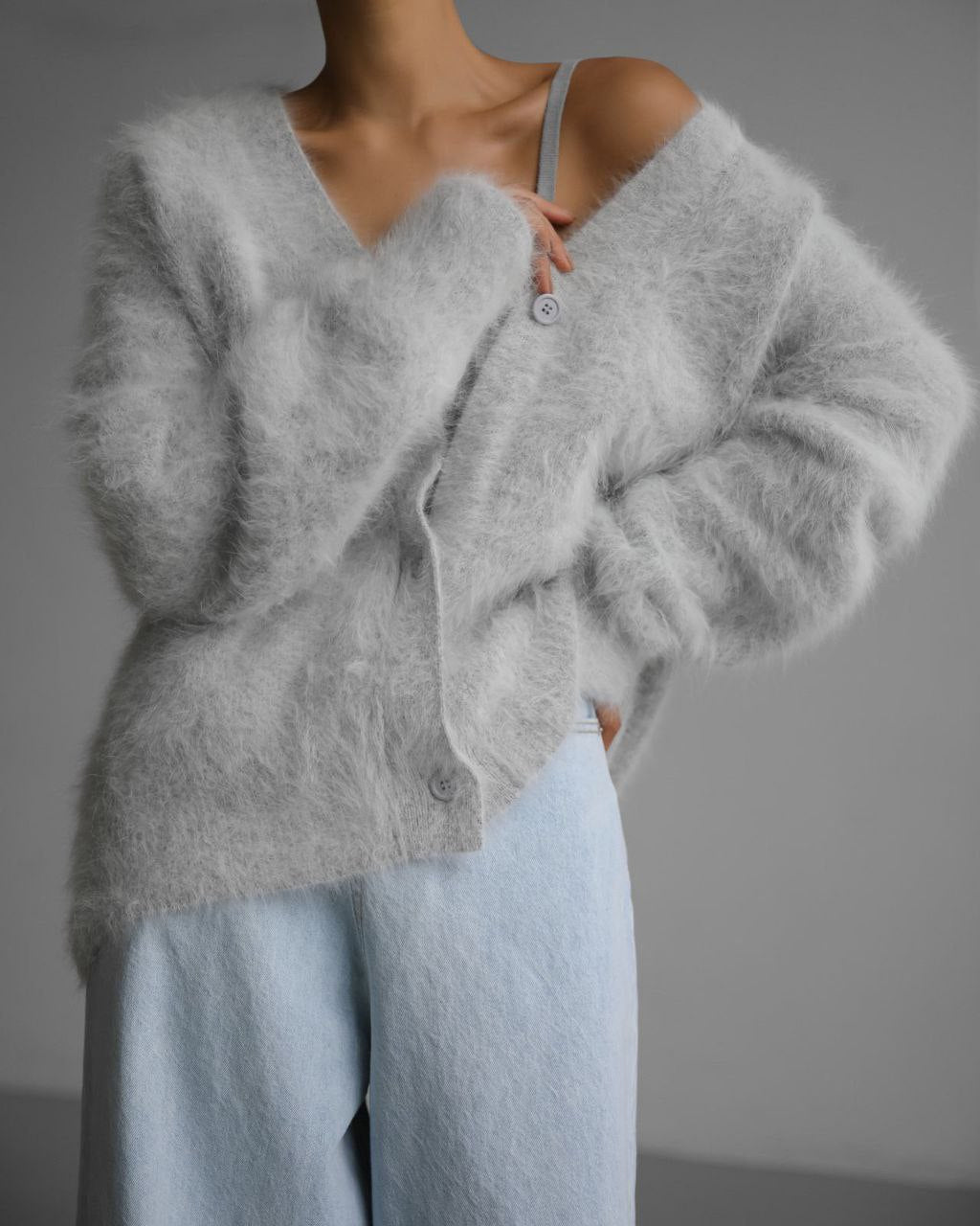 Women's relaxed V-neck button cardigan