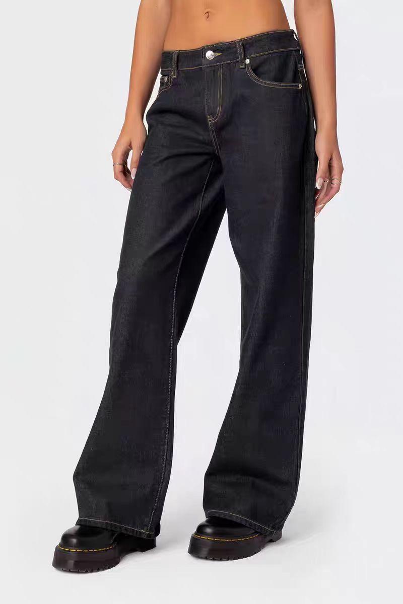 Low-waist wide-leg jeans in black denim with button closure and front pockets