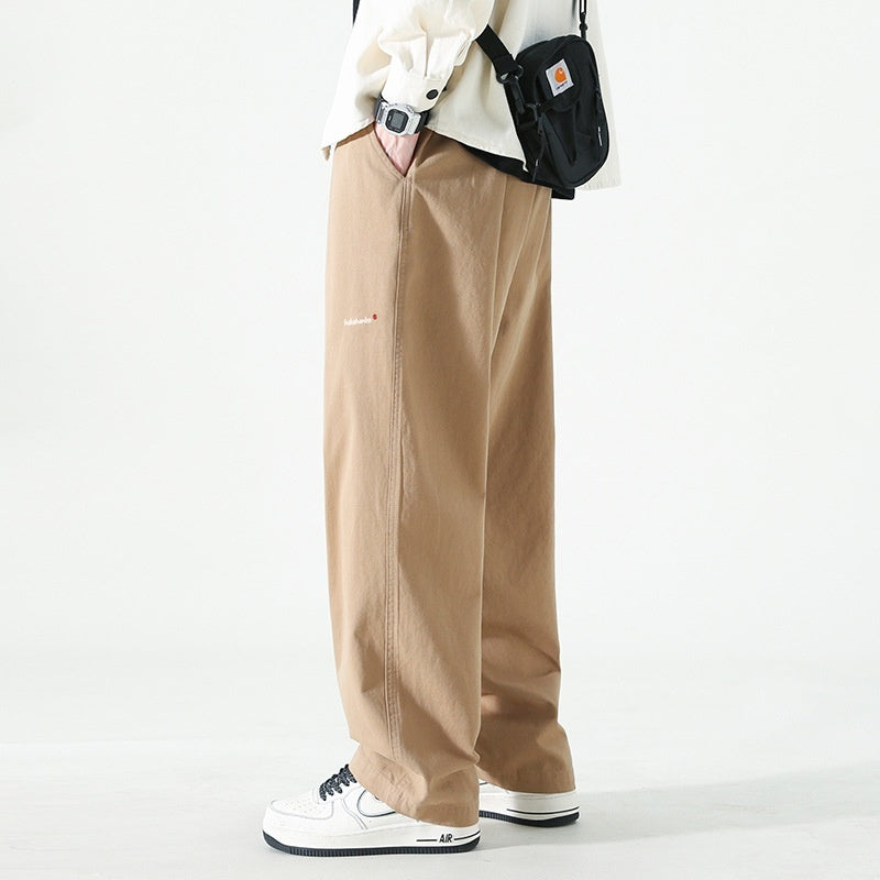 Men's loose straight cargo pants in khaki, side cargo pockets and relaxed fit