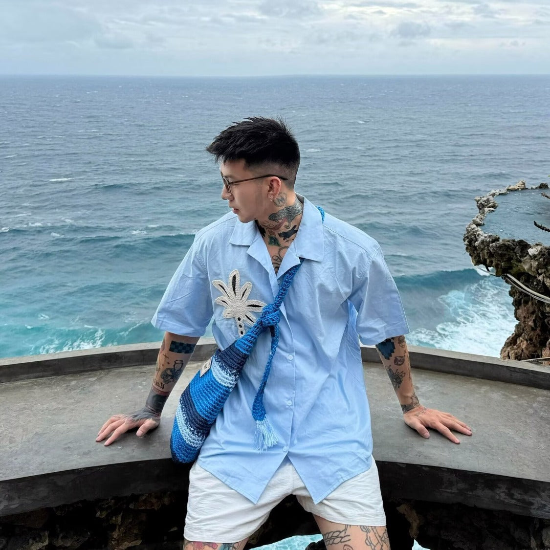 Sky blue Cuban-collar shirt with front floral embroidery and short sleeves
