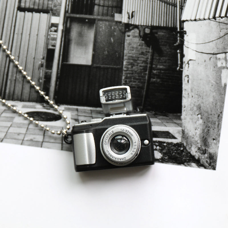 Hip Hop Flash Retro Camera SLR Necklace - WOMONA.COM