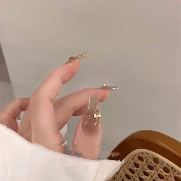 Fake Nails Should Be Champagne With Astringency - WOMONA.COM