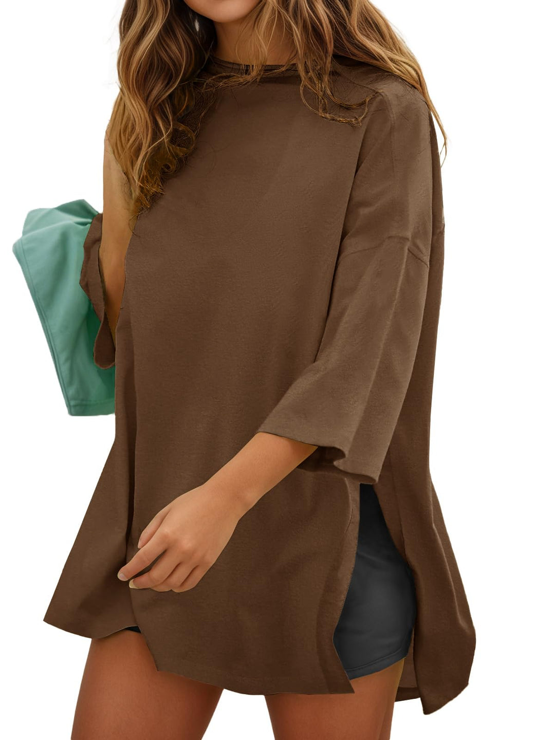 Oversized brown T-shirt with crew neck, short sleeves, and curved hem with side slit