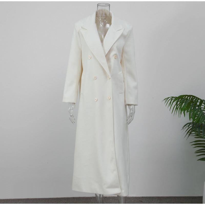 White long double-breasted trench coat on mannequin, notched lapels, belted waist