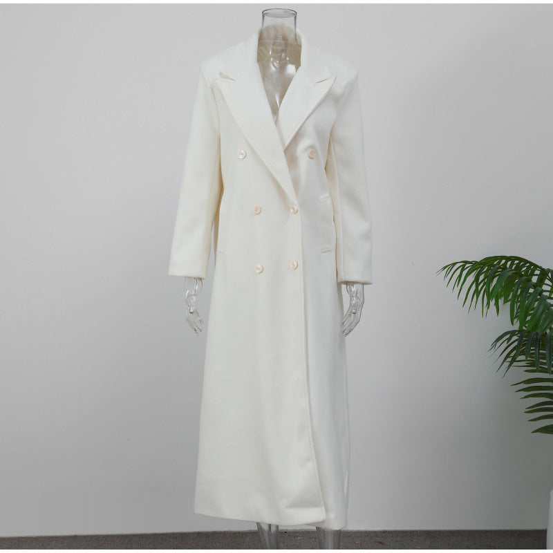 Gabardina blanca elegante y adelgazante