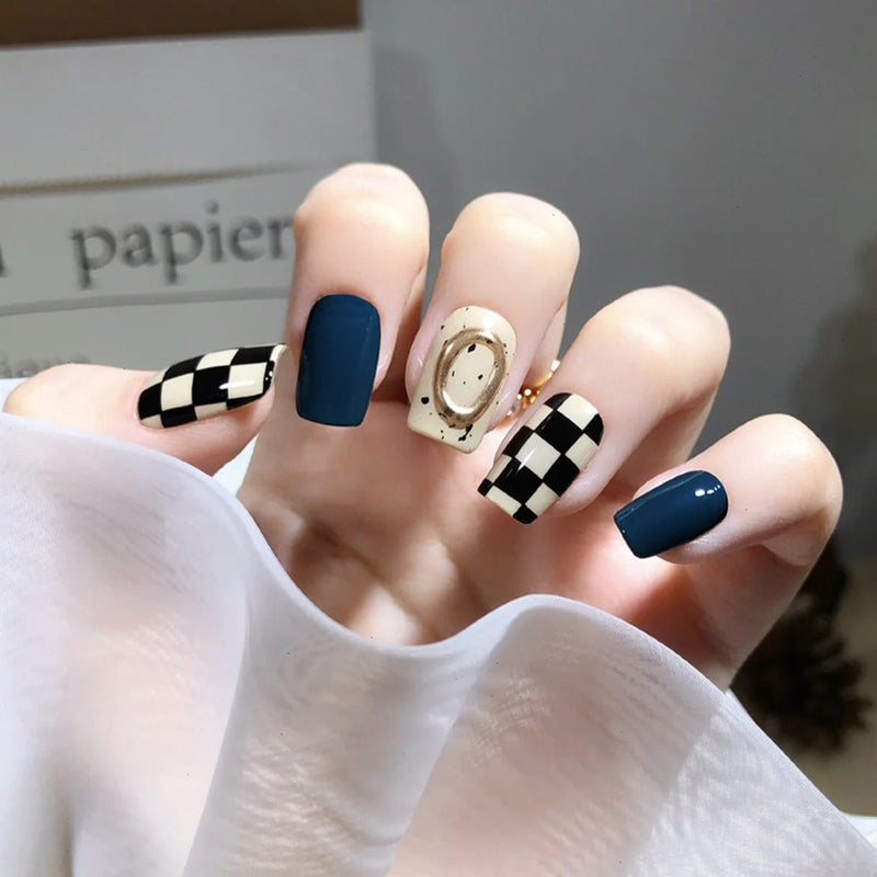 Ashionable Blue And Graffiti Pattern Wearable Fake Nails - WOMONA.COM