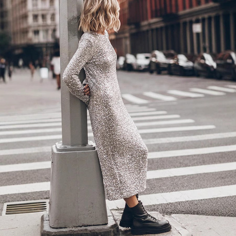 Vestido elegante y moderno de manga larga