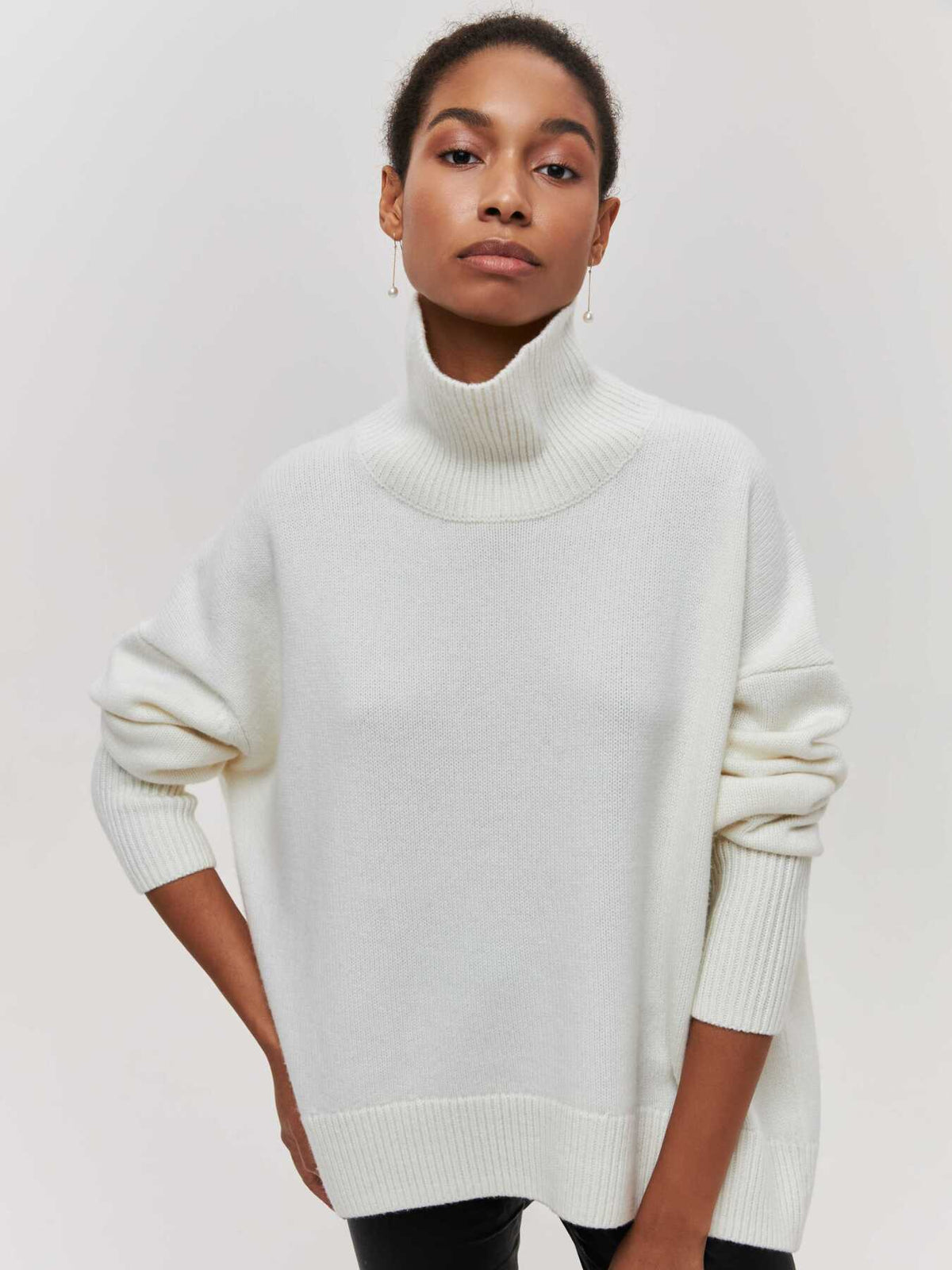 Women's solid-color turtleneck pullover sweater