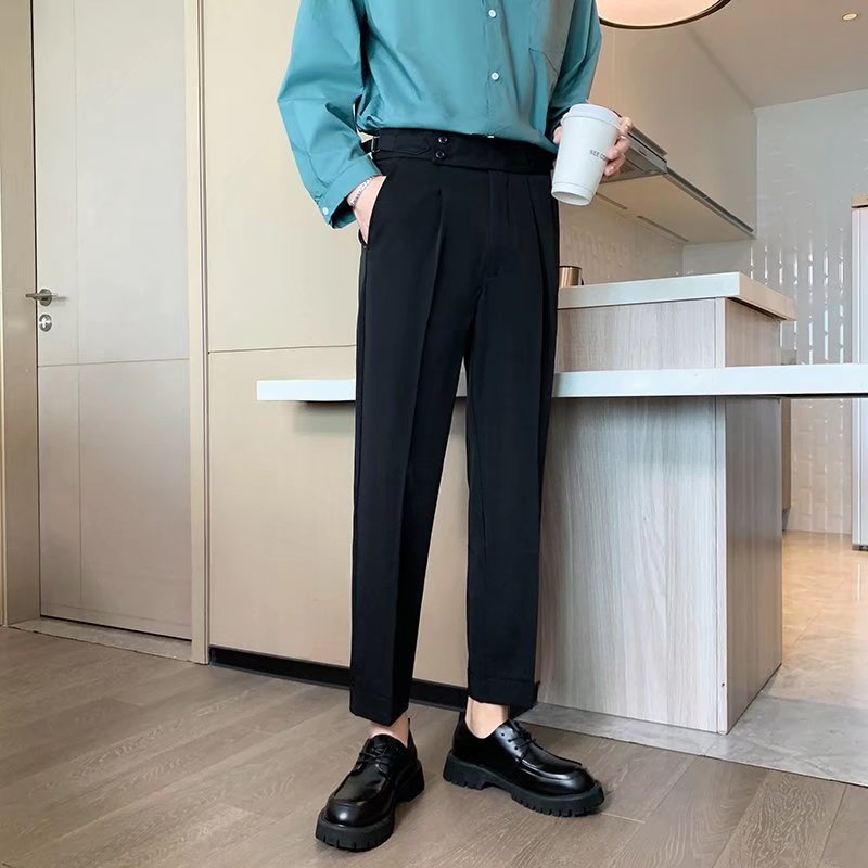 Men’s high-waisted straight trousers in deep black with belt loops and tapered leg