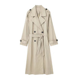 Zweireihiger Trenchcoat mit Gürtel und Revers