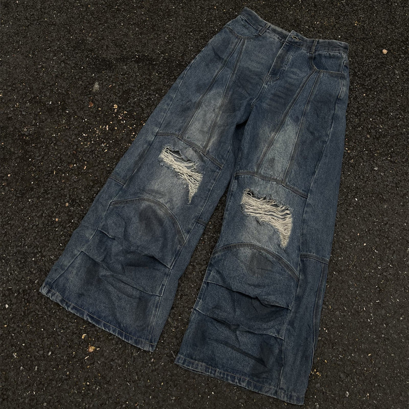 Distressed A-Linien-Jeans mit dekonstruiertem Spleiß