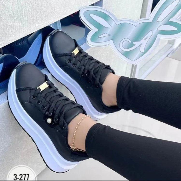 Women’s platform lace-up shoes in dark leather with gold lace tag and sole