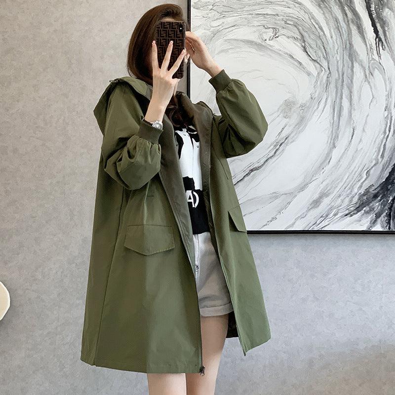 Mid-length loose coat in army green with patch pockets and long sleeves