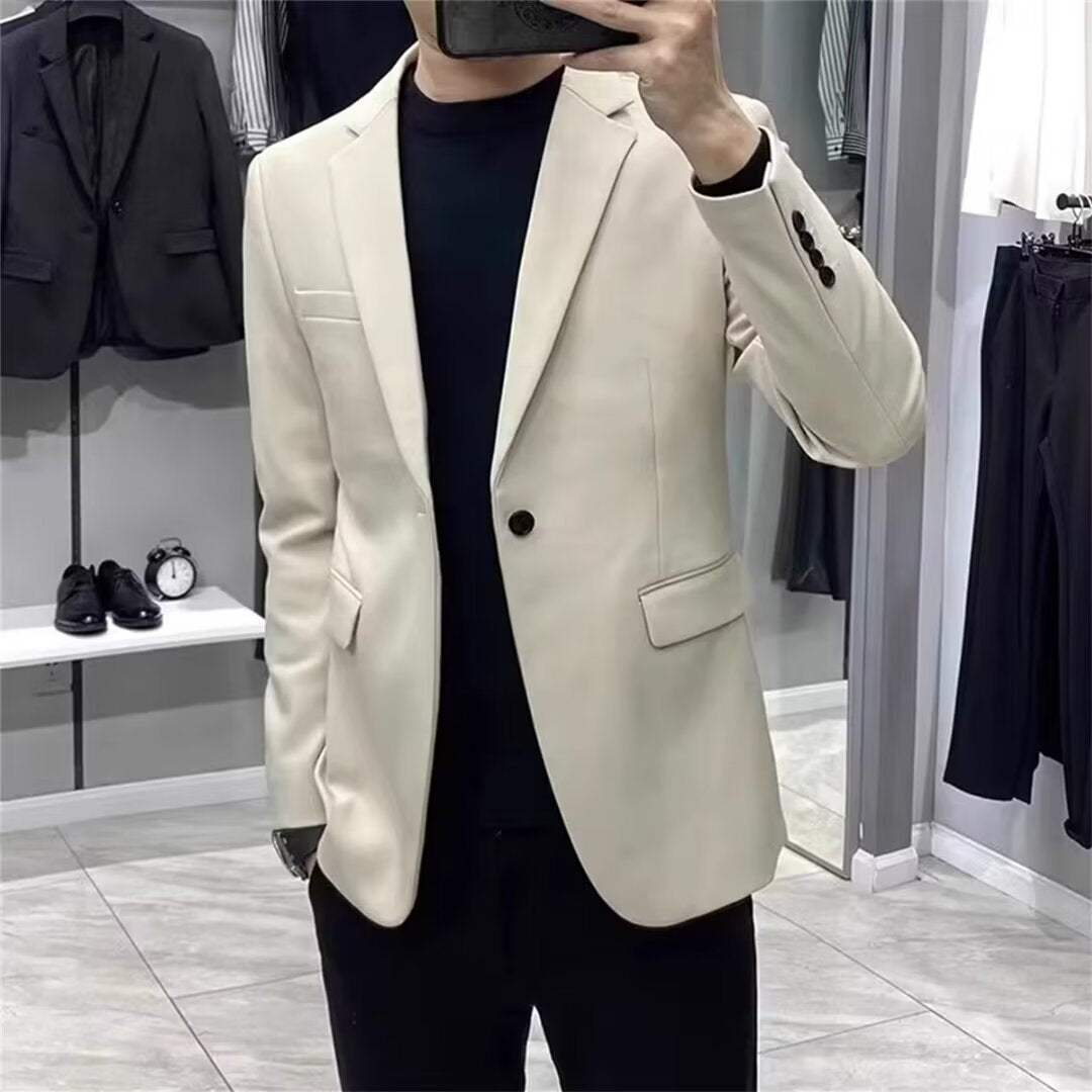 Men's suit jacket in cream with notch lapels and single-breasted button closure