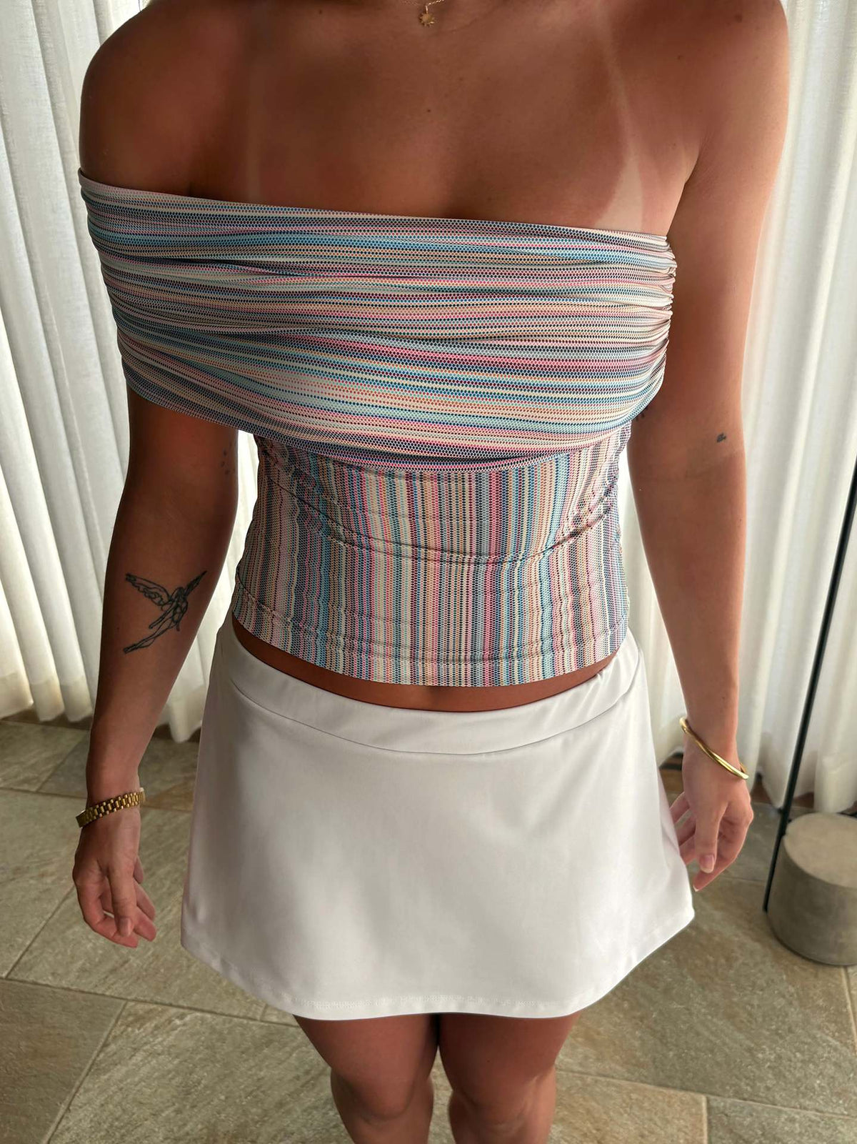 Multicolor striped off-shoulder bandeau top with vertical seam detailing and fitted waist