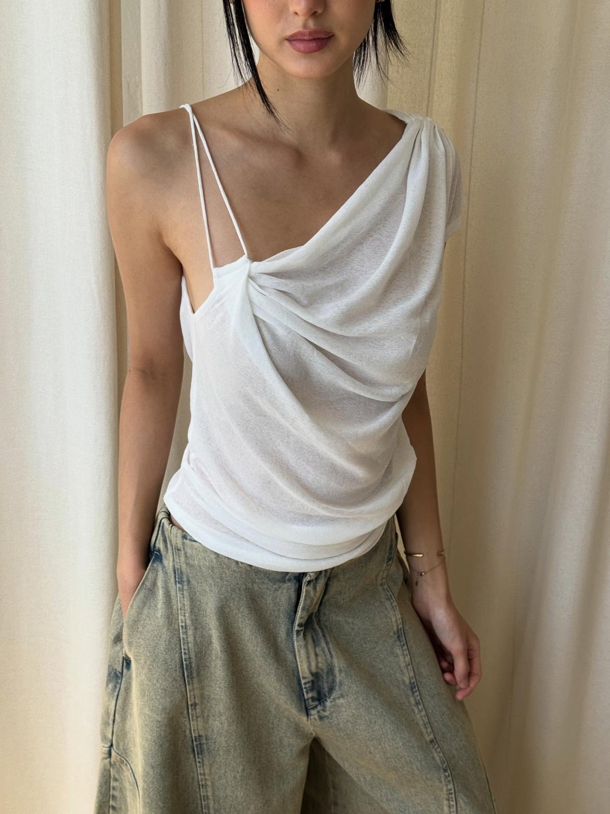 Women's Solid Color Asymmetrical Halter Neckline Backless Cropped Top