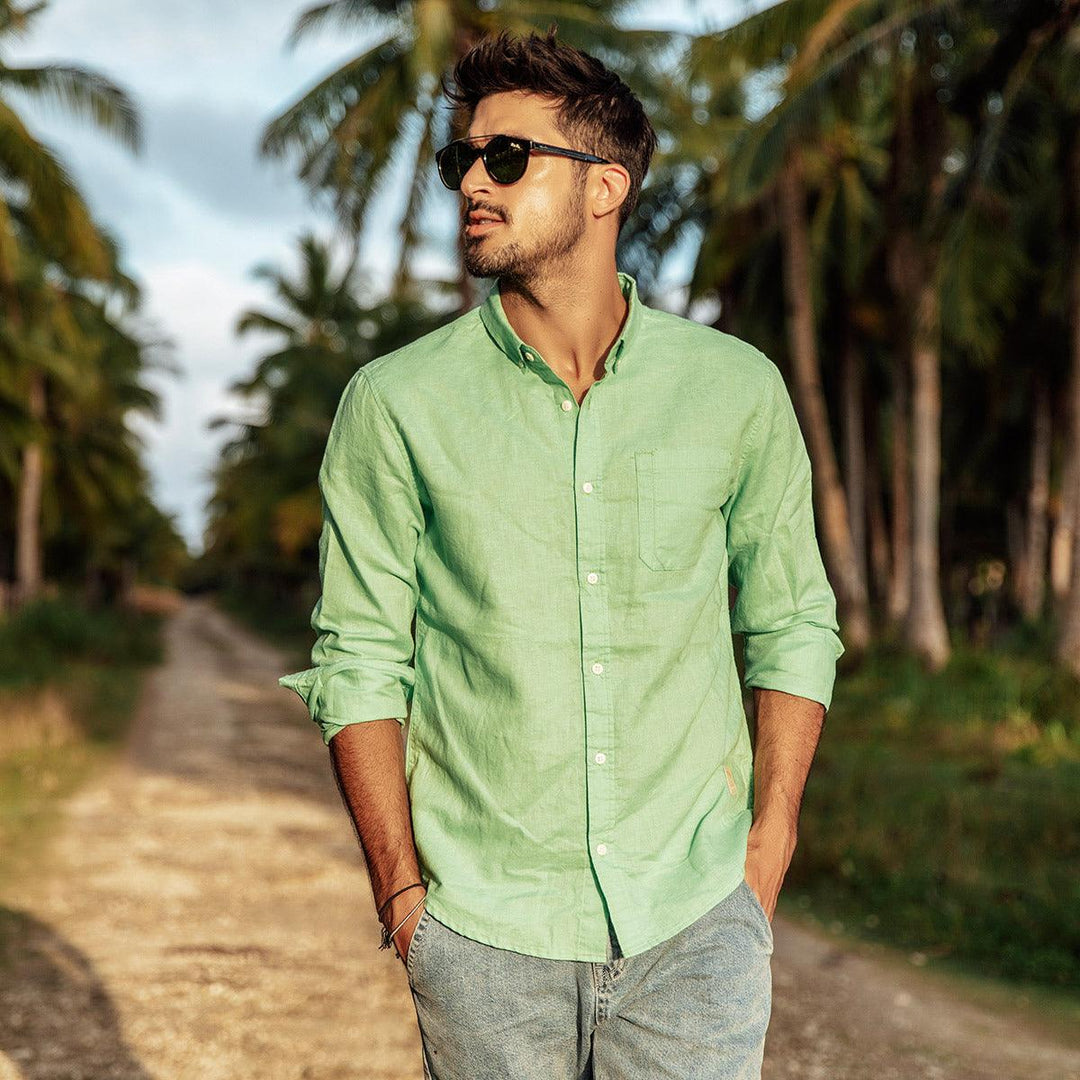 Men's cotton-linen button-up shirt in light green, long sleeves and chest pocket