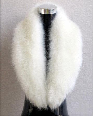 Faux fur scarf, thick collar style in white faux fur.