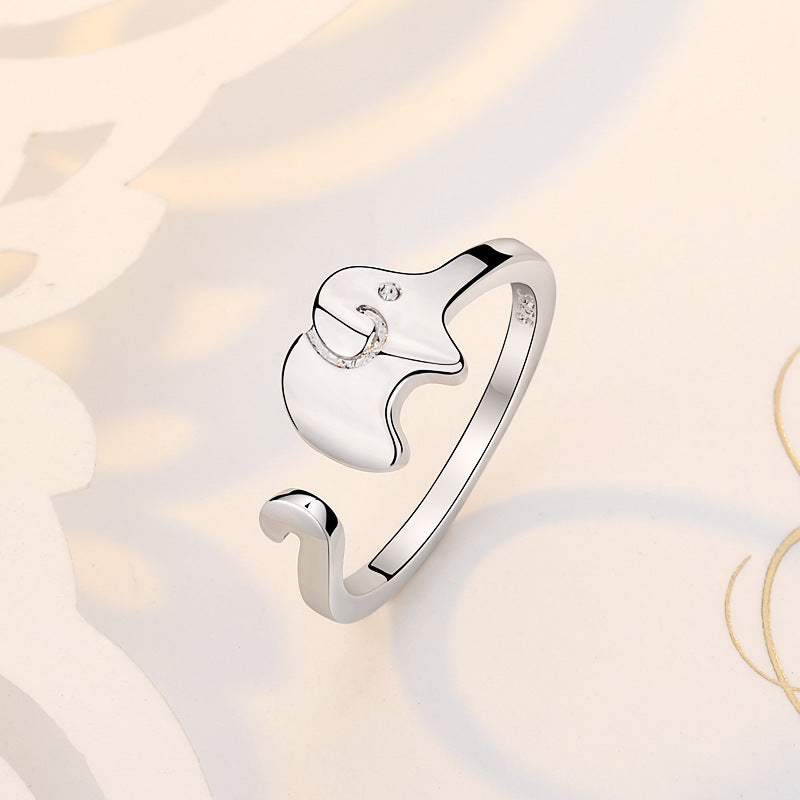 Ladies silver elephant ring - WOMONA.COM